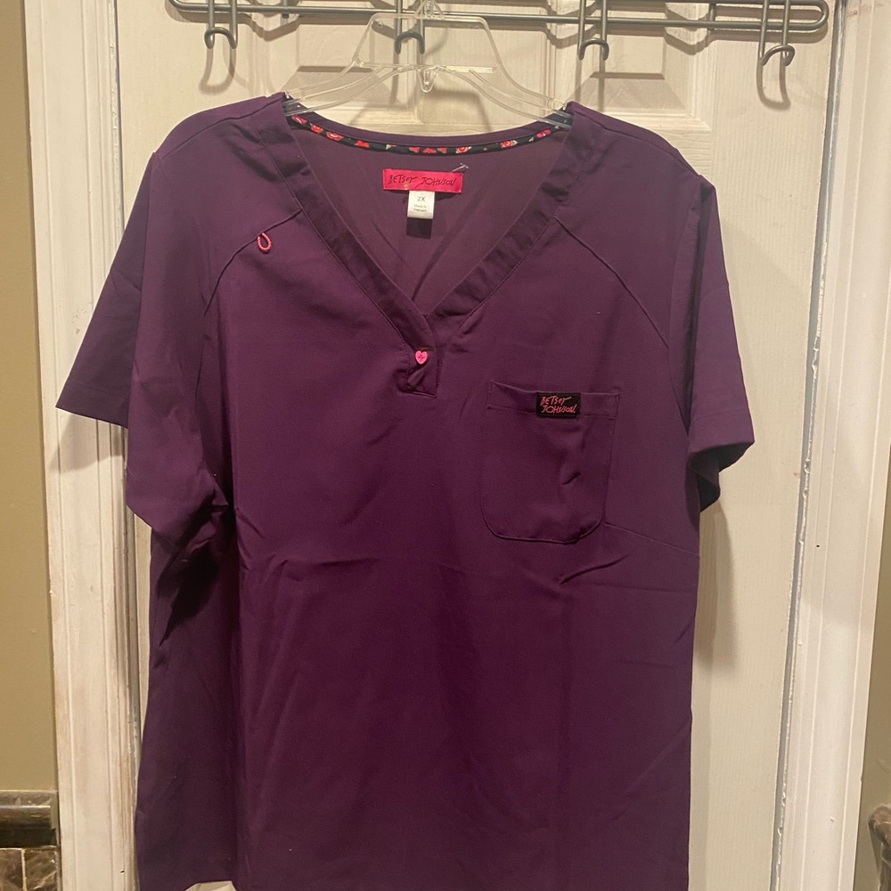 Betsy Johnson V-Neck Scrub Top size 2X - NWT